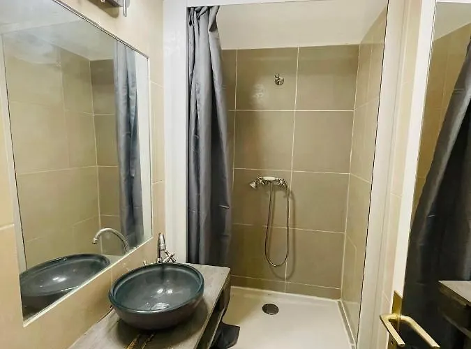 San Lazaro Apartment *